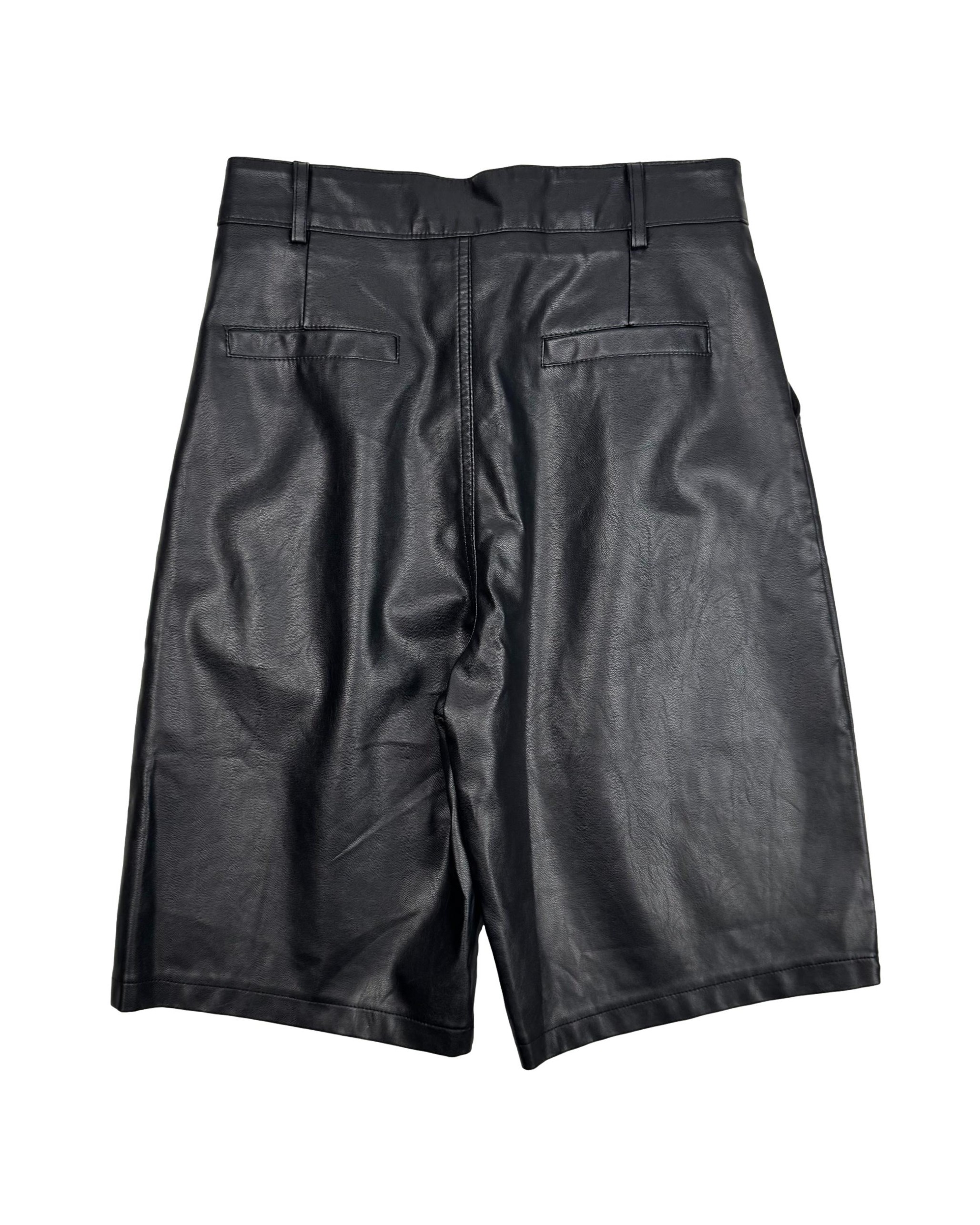 Juodi dirbtinės odos MAY šortai, M